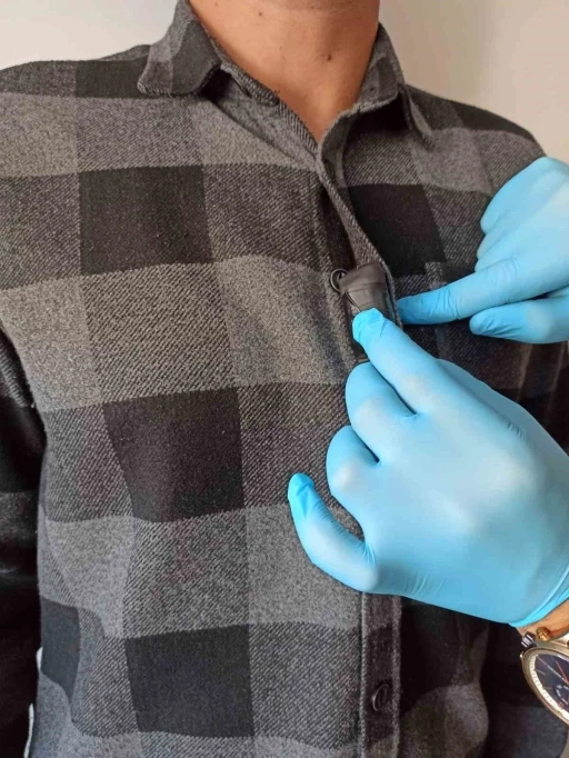 Ehliyet sınavına kopya d&uuml;zeneği ile girmeye &ccedil;alışan şahıs yakalandı
