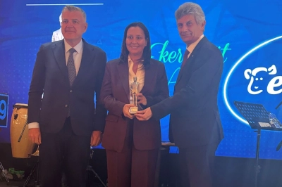 Eker S&uuml;t &Uuml;r&uuml;nleri&rsquo;ne 'Otizmli Bireyler İş G&uuml;c&uuml;nde' Projesiyle &Ouml;d&uuml;l