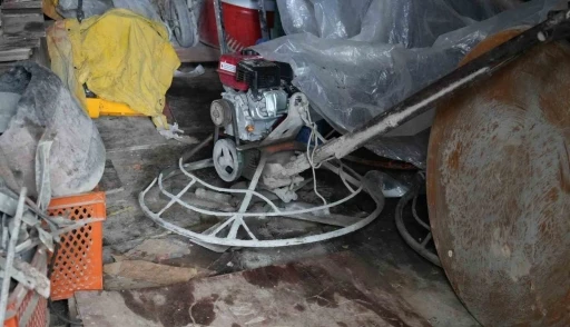 El arabasıyla gelip inşaat malzemelerini &ccedil;aldılar
