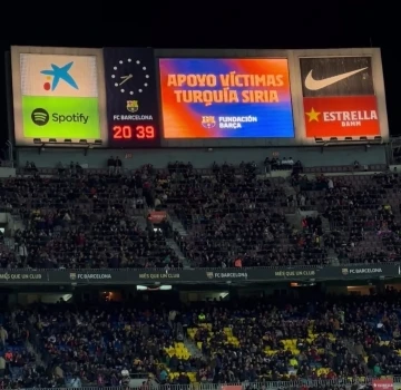 El Clasico&rsquo;da T&uuml;rkiye&rsquo;de yaşanan afet i&ccedil;in dayanışma &ccedil;ağrısı yapıldı
