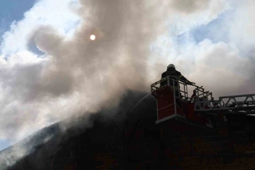Elazığ&rsquo;da &ccedil;atı yangını kısa s&uuml;rede s&ouml;nd&uuml;r&uuml;ld&uuml;
