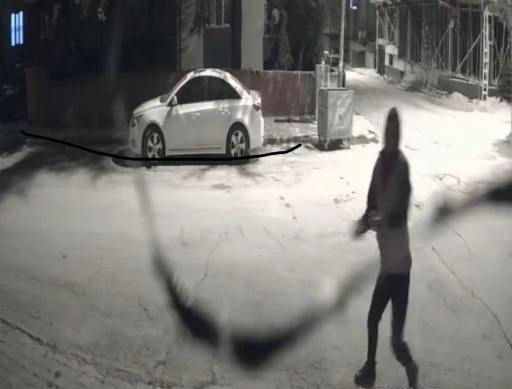 Elazığ&rsquo;da depoya taşlı saldırı kameraya yansıdı
