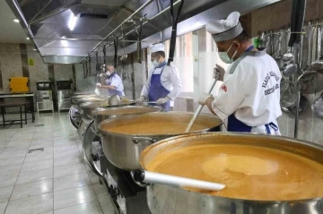 Elazığ&rsquo;da dev kazanlar, iftar sofraları i&ccedil;in kaynıyor
