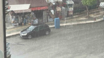 Elazığ&rsquo;da dolu ve sağanak etkili oldu
