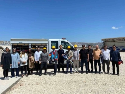 Elazığ&rsquo;da enkazda arama ve kurtarma eğitimi s&uuml;r&uuml;yor
