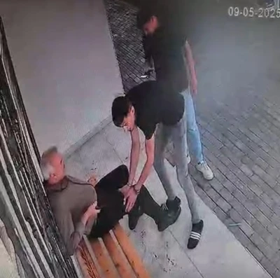 Elazığ&rsquo;da muhtara silahlı saldırı anı kamerada
