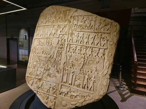 Elazığ&rsquo;da sergilenen 4 ton ağırlığındaki 4 bin yıllık Harput kabartması tarihe ışık tutuyor
