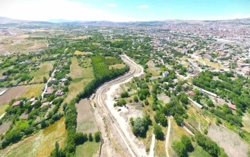Elazığ&rsquo;da taşkın koruma inşaat &ccedil;alışmaları s&uuml;r&uuml;yor
