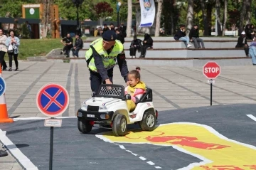 Elazığ&rsquo;da Trafik Haftası etkinliklerinde &ccedil;ocuklar doyasıya eğlendi
