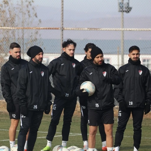 Elazığspor, Mersin&rsquo;e 19 futbolcuyla gitti
