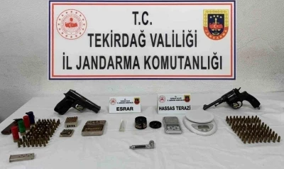 Elbise dolabı uyuşturucu serası &ccedil;ıktı
