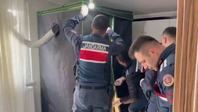 Elbise dolabından uyuşturucu serası &ccedil;ıktı: 4 tutuklama
