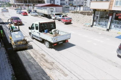 Elbistan&rsquo;da yol bakım onarım &ccedil;alışması s&uuml;r&uuml;yor