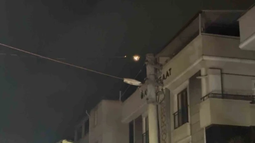 Elektrik telleri havai fişek gibi patladı, y&uuml;rekler ağza geldi
