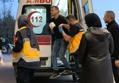 Eli trakt&ouml;r&uuml;n hidrolik sistemine sıkışan &ccedil;ift&ccedil;i yaralandı