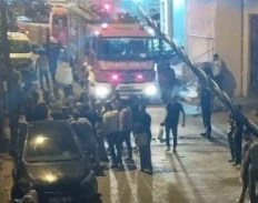 Elinde tinerle ev bastı, yanlış evi yaktı