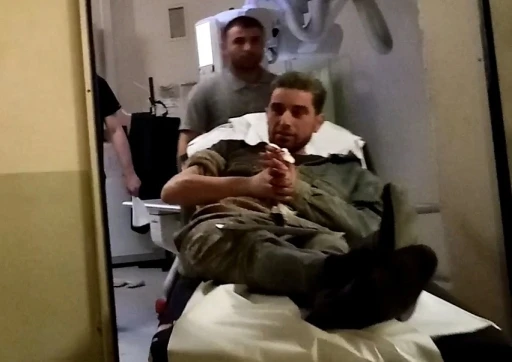 Elini makineye kaptıran iş&ccedil;inin parmağı koptu