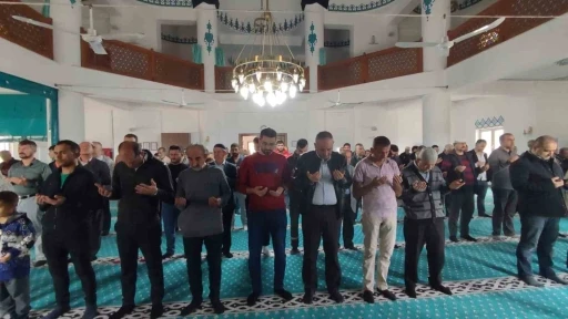 Eller semaya rahmet i&ccedil;in a&ccedil;ıldı
