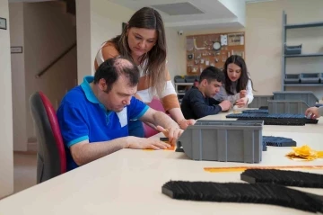 Ellerinden 15 milyon par&ccedil;a &ccedil;ıktı
