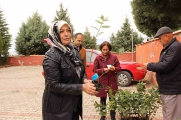 Elmalı&rsquo;da bin 300 aronya fidanı dağıtıldı

