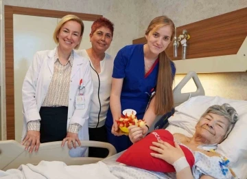 Emekli hemşireye meslektaşlarından duygusal s&uuml;rpriz
