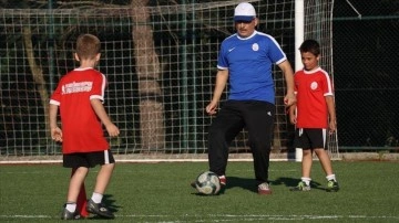 Emekli m&uuml;hendis t&uuml;m mesaisini k&ouml;y&uuml;ndeki &ccedil;ocukların yetişmesi i&ccedil;in harcıyor