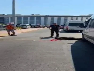 Emekli polis, Antalya Havalimanı'nda eşini &ouml;ld&uuml;rd&uuml;