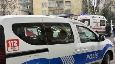 Emekli polis evinde &ouml;l&uuml; bulundu