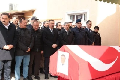 Emekliliğine 4 g&uuml;n kala hayatını kaybeden polis memuru toprağa verildi