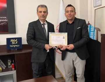 Emet&rsquo;te başarılı &ouml;ğretmenler &ouml;d&uuml;llendirildi
