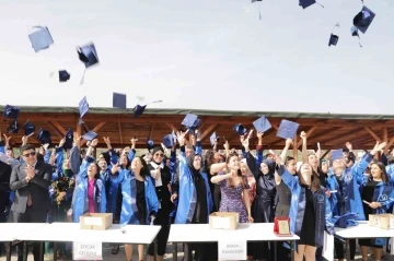 Emet&rsquo;te mezuniyet sevinci
