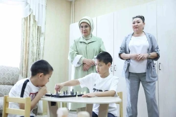 Emine Erdoğan, Astana&rsquo;da yetimhane ziyaretinde bulundu

