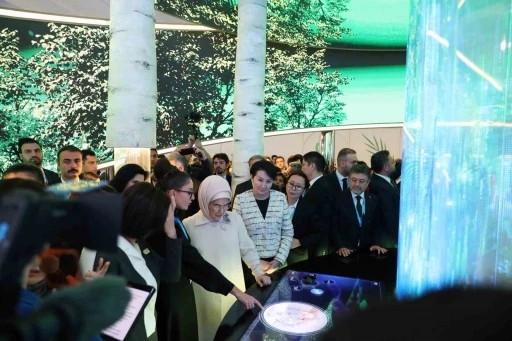 Emine Erdoğan, COP29&rsquo;da Cumhurbaşkanlığı İletişim Başkanlığının "Sıfır Atık" pavilyonunu ziyaret etti

