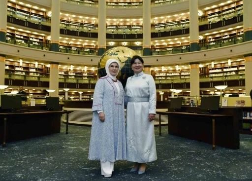 Emine Erdoğan, Moğolistan Cumhurbaşkanı&rsquo;nın eşi Luvsandorj ile bir araya geldi
