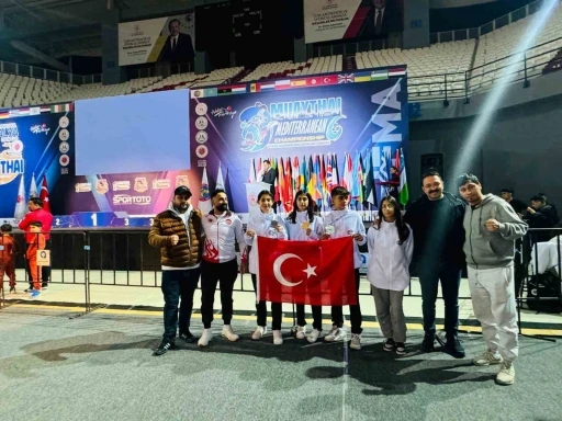 Emirdağ G&uuml;&ccedil;l&uuml; Gen&ccedil;lik Spor Kul&uuml;b&uuml; sporcuları, Antalya&rsquo;dan madalya ile d&ouml;nd&uuml;
