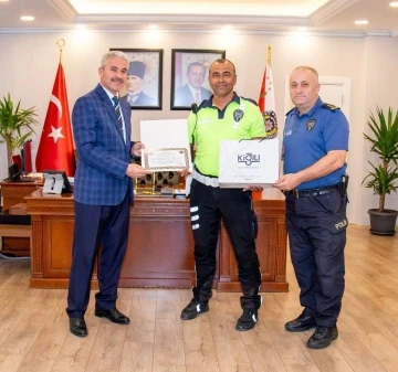 Emniyette ayın personelleri &ouml;d&uuml;llendirildi
