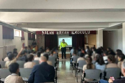 Emniyetten &ccedil;ocuklara su&ccedil;tan korunma eğitimi
