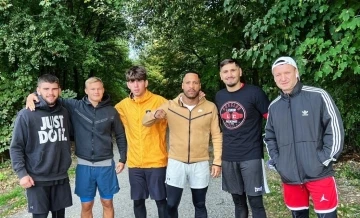 Emre &Ccedil;ukur, Alman rakibi Zachenhuber ile g&ouml;z g&ouml;ze geldi
