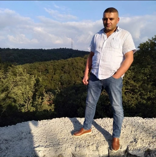 En yakın arkadaşını silahla &ouml;ld&uuml;rd&uuml;
