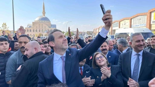 Enerji ve Tabii Kaynaklar Bakanı Bayraktar, Gaziantep&rsquo;te esnafla bir araya geldi
