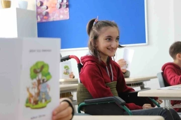 Engelini yendi, hayal d&uuml;nyasını satırlara d&ouml;kt&uuml;
