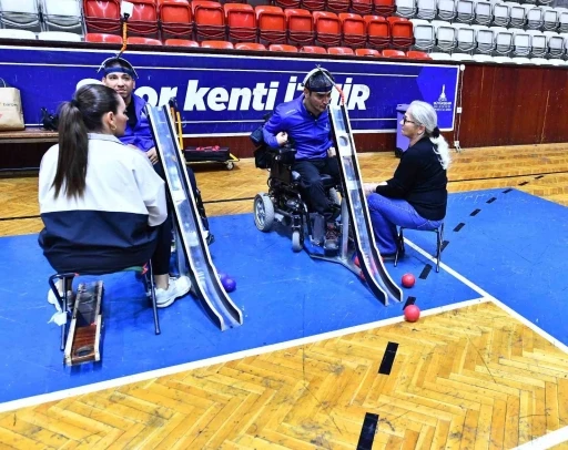 Engelleri bir bir aştı kendi başarı &ouml;yk&uuml;s&uuml;n&uuml; yazdı
