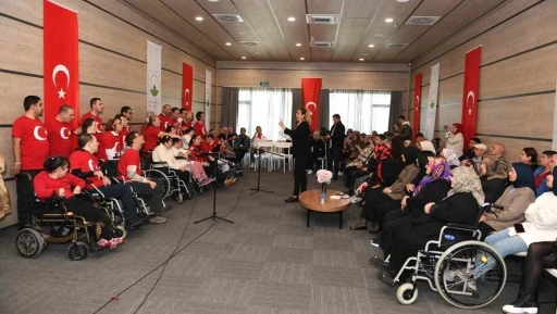 Engelli bireyler Atat&uuml;rk&rsquo;&uuml; saygı ve &ouml;zlemle andı