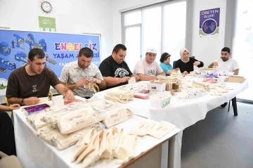 Engelli bireylerden birinci sınıf &ouml;ğrencileri i&ccedil;in s&uuml;rpriz
