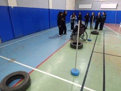 Engellileri daha iyi anlamak i&ccedil;in okulda "Empati Parkuru" kuruldu
