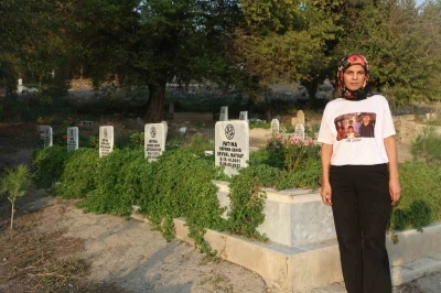 Enkaz altındaki kardeşiyle yaptığı konuşmayı unutamayan kadın, Yağmur Apartmanı&rsquo;nda kaybettiği 13 yakını i&ccedil;in adalet istiyor