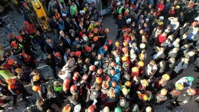 Enkazdan kurtarılan Dilara&rsquo;dan g&uuml;zel haber: Sorulara cevap veriyor