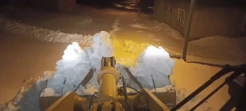 Erciş&rsquo;te kapalı yollar tek tek a&ccedil;ılıyor
