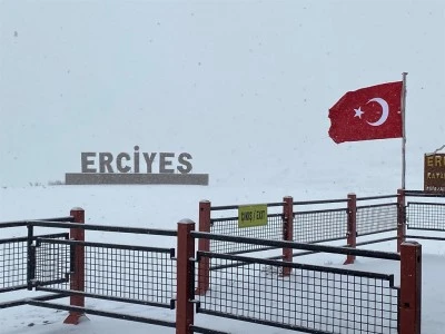Erciyes Dağı&rsquo;nda kar kalınlığı 10 santimetreye ulaştı