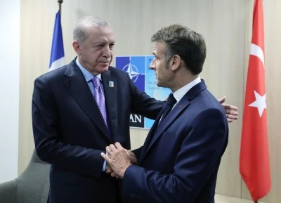 Cumhurbaşkanı Erdoğan, Macron ile g&ouml;r&uuml;şt&uuml;